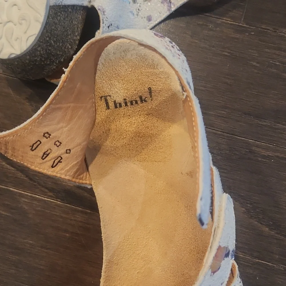 Think! Womens Hook And Loop Sandals White Floral - Picture 5 of 7